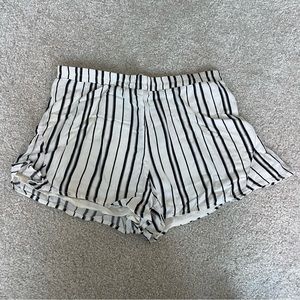 FLOWY STRIPED SHORTS